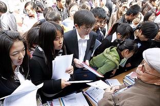 四川官方：球队正式签下尼日利亚球员克里斯-奥贝克帕